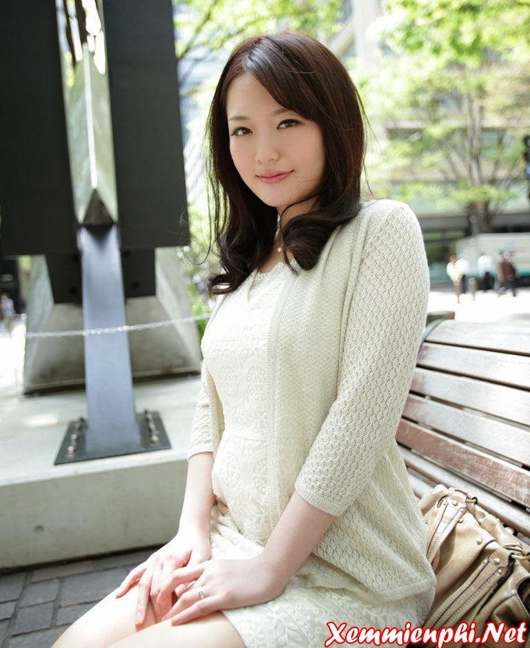 Người đẹp AV Nhật Bản dễ thương cởi đồ