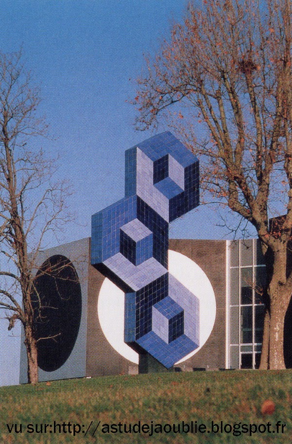 Aix en Provence - Fondation Vasarely  Architectes: J. Sonnier et D. Ronsseray (sur une idée de Victor Vasarely)  Construction: 1975