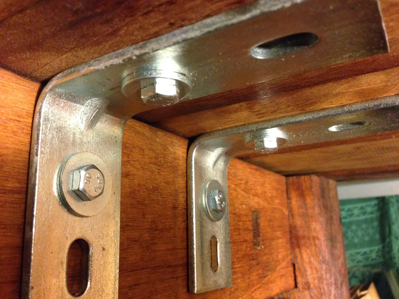 Making a Woodworking Bench Making the bench top.