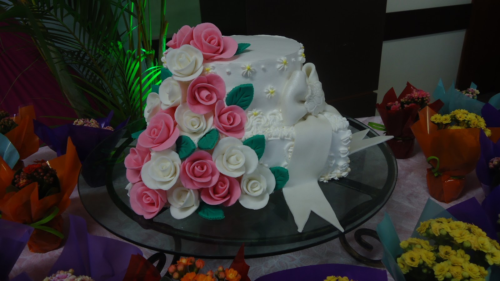 Marinês Tortas e Bolos Decorados com pasta americana ou chantilly, para