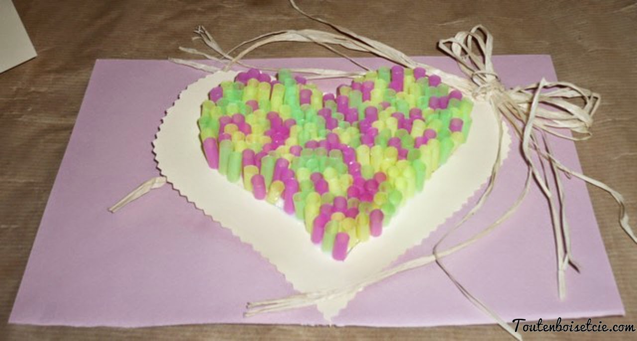 cadeau pour la fête des mères, joli coeur de paille à réaliser