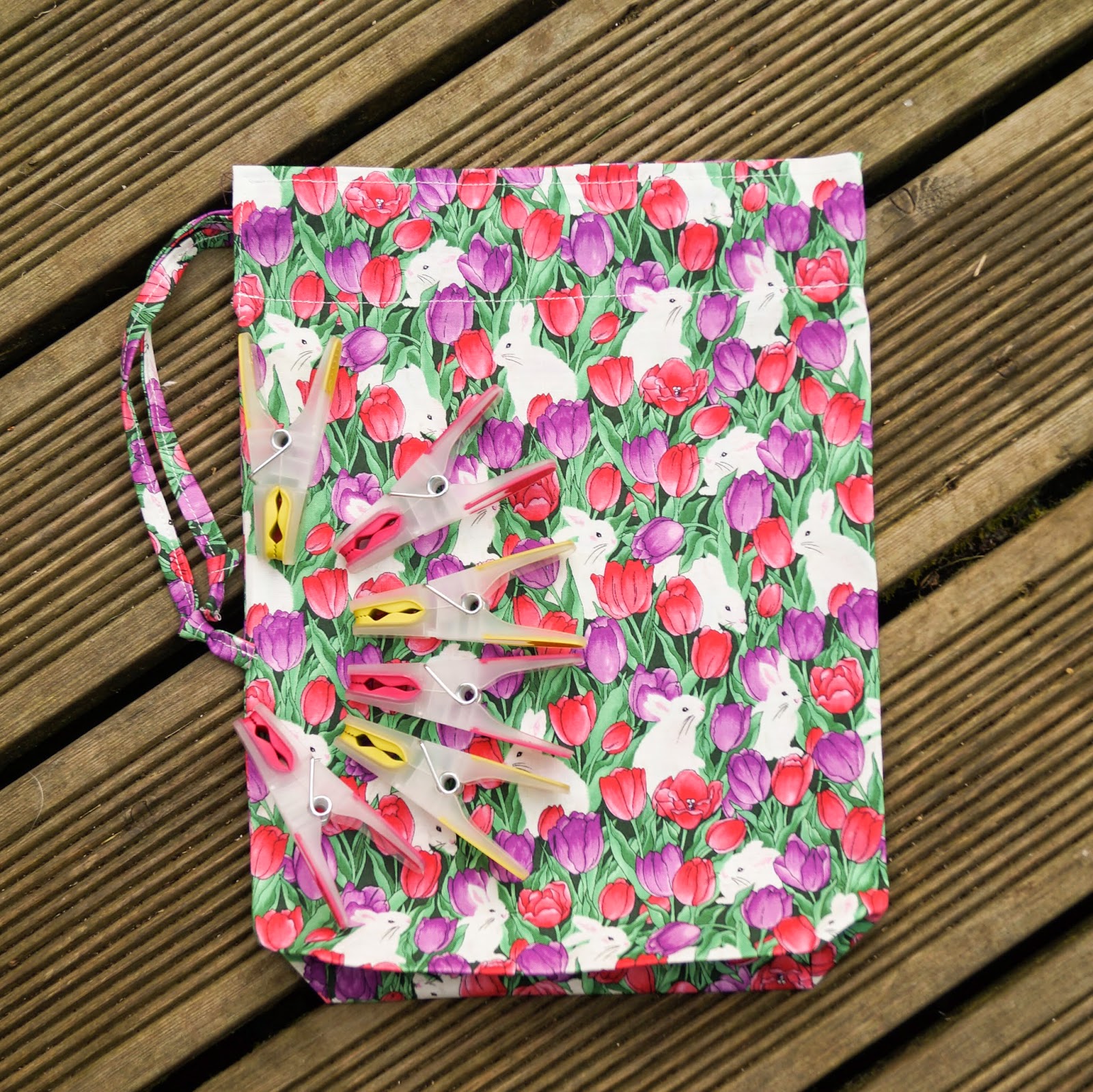 buttons and paint... and a Drawstring Peg Bag