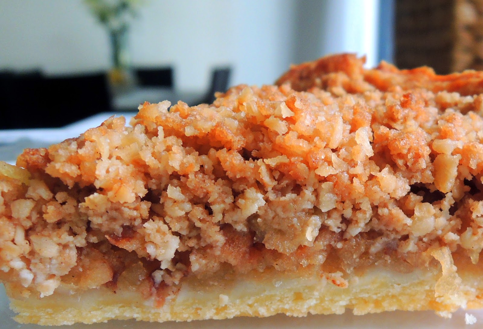 Around the World in favorite recipes Apple crumble pie