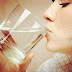 Minum dengan gelas sembarangan ternyata buruk untuk kesehatan! 4 Jenis gelas ini dipercaya menjadi pemicu kanker!