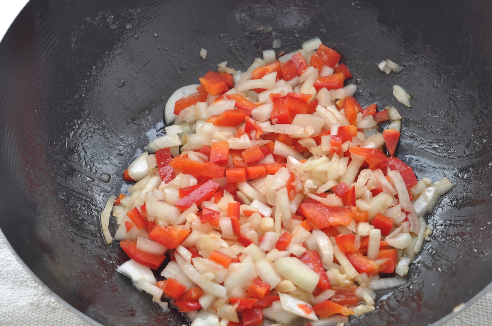 Simple Food King Prawn Pasta with Chilli Tomato Sauce