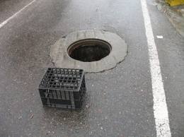 manhole1.jpg