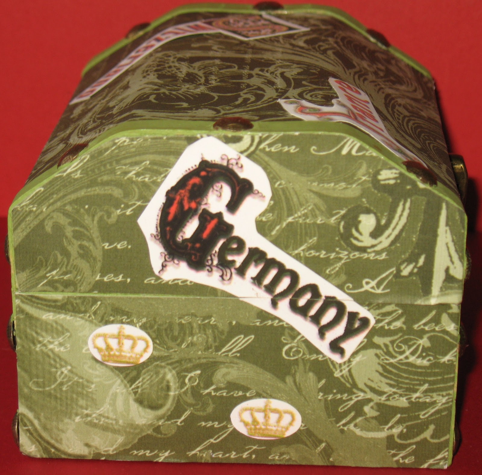 Chattering Robins Treasure Chest of Dreams