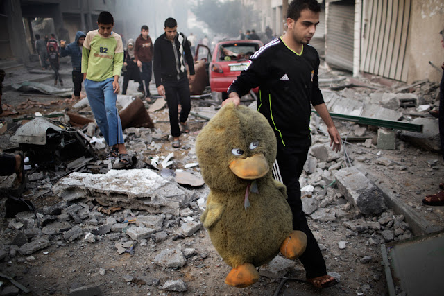 [صور] غزة تحت النار Gaza+Under+Fire+%282%29