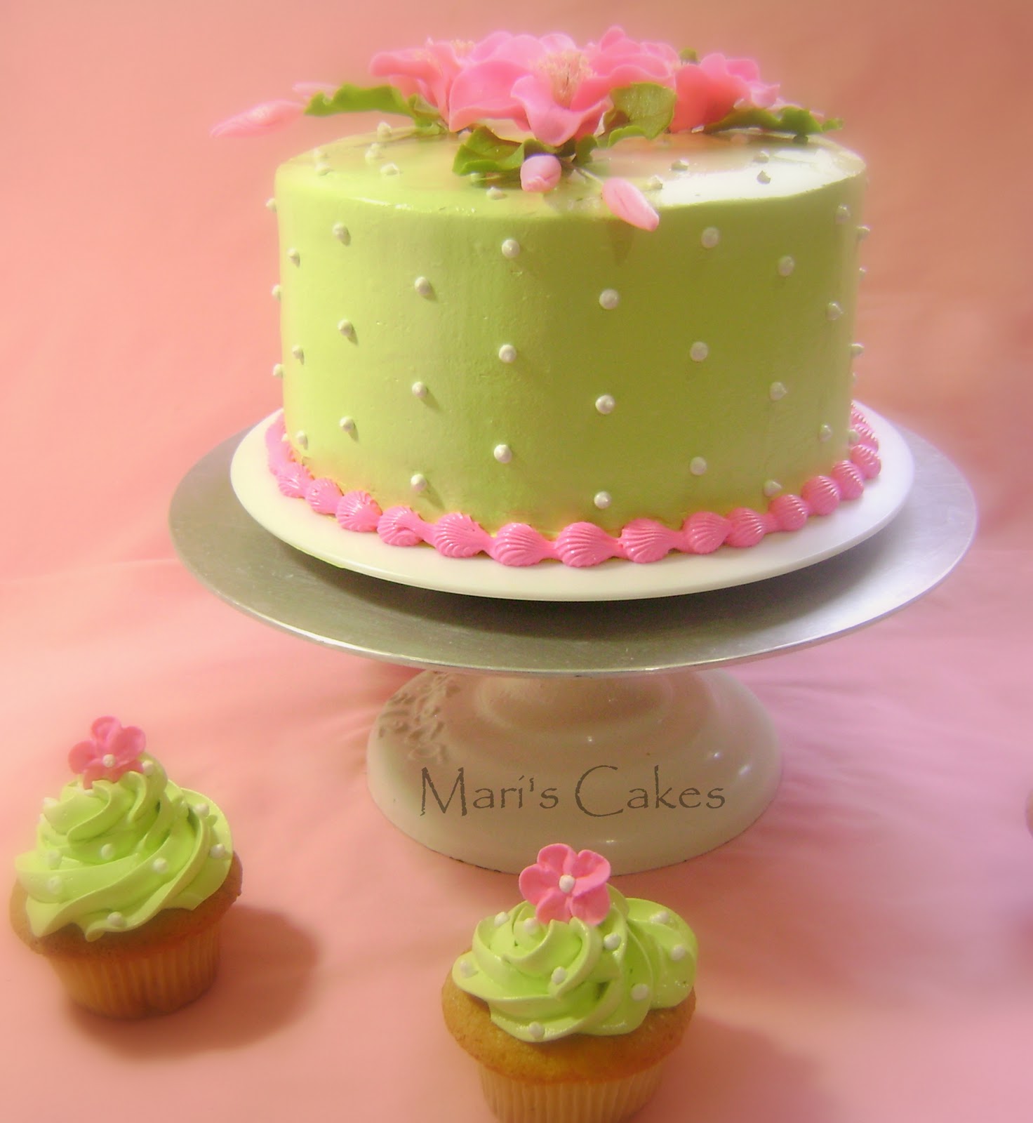 Vanilla Pistachio Cake and Cupcakes Mari's Cakes (English)