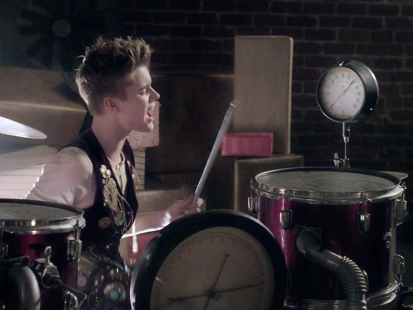 Justin Bieber - Surprise Video ...