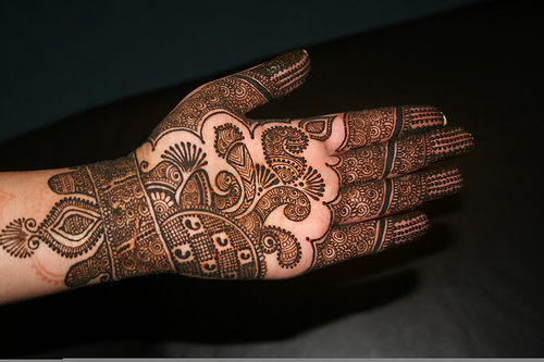 Beautifull and Latest Mehndi Design | Dresses Design for Gilrs 2012 Beautifull and Latest Mehndi Design | Dresses Design for Gilrs 2012