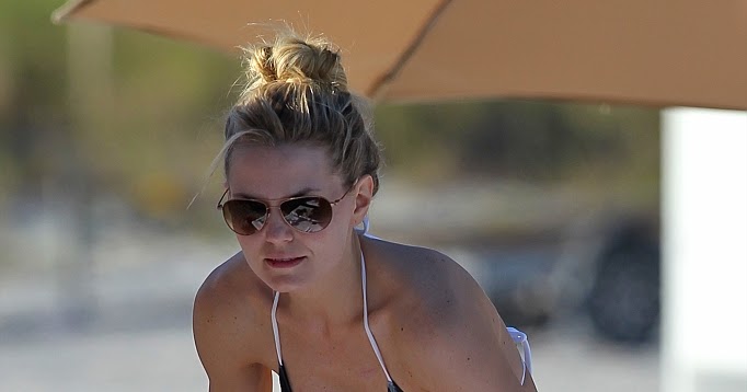 Jennifer Morrison Hot Bikini Pics! 