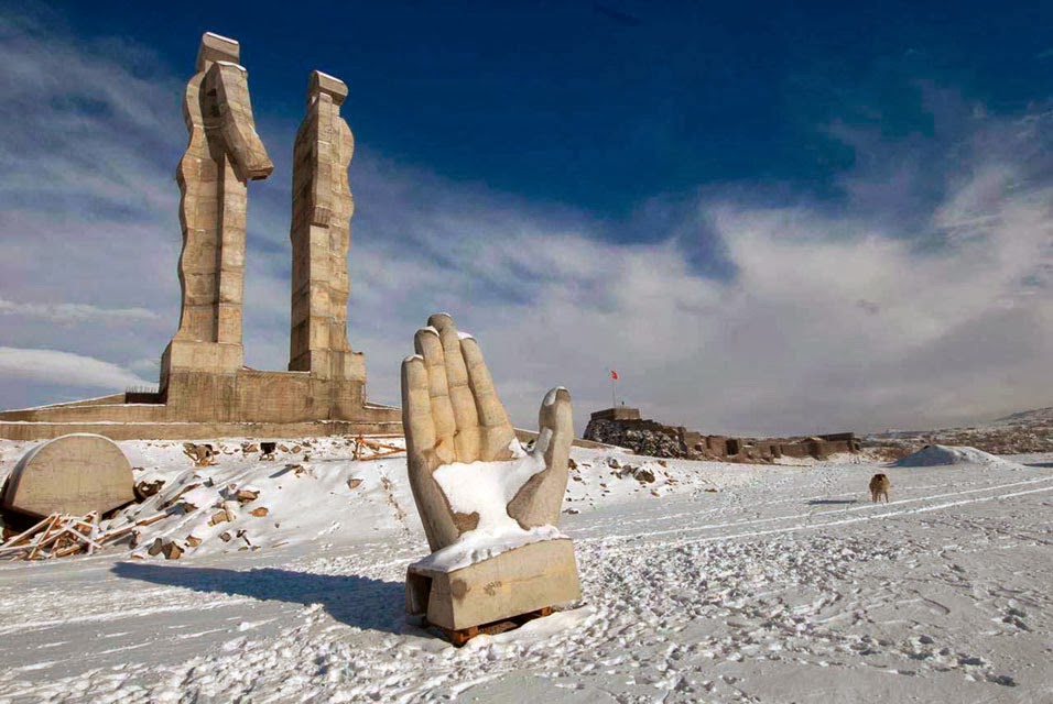Erdogan multado por tildar de "monstruosidad" monumento a la paz entre Armenia y Turquía