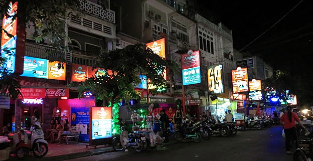 Along Sisowath Quay at 136 Street Along Sisowath Quay at 136 Street
