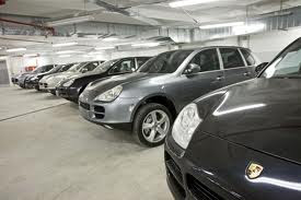 BBC: Η αλήθεια για τους Έλληνες ιδιοκτήτες Πόρσε Καγιέν