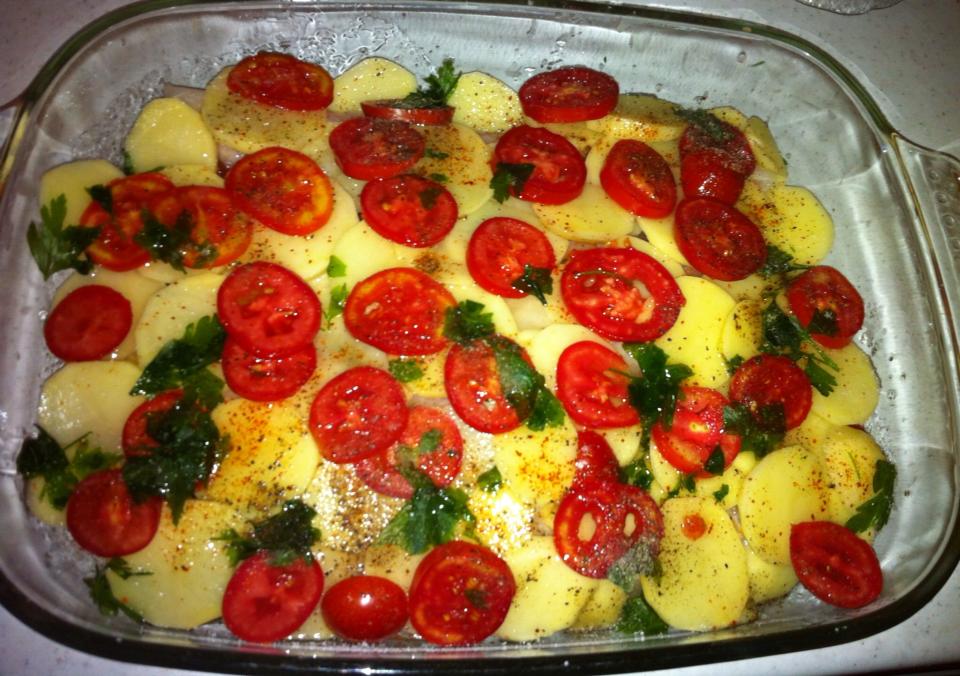 Fileto peshku me patate e domate ne furre. (Receta e derguar nga Alma