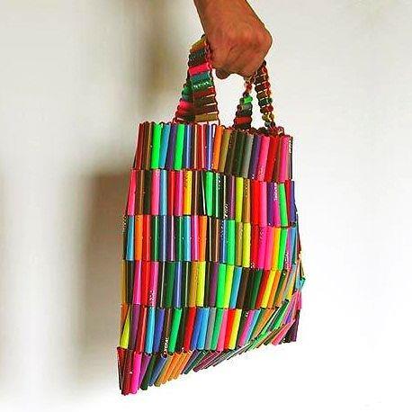 Bolso de playera http//blog.detallefemenino.com/2012/06/reutiliza,playeras,para,hacer,bolsos.html