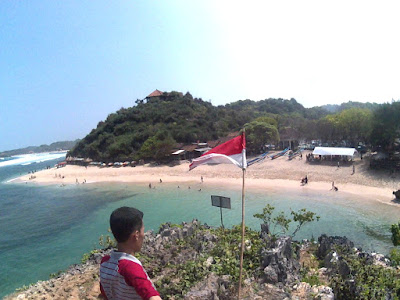 Pantai ngandong dan bendera