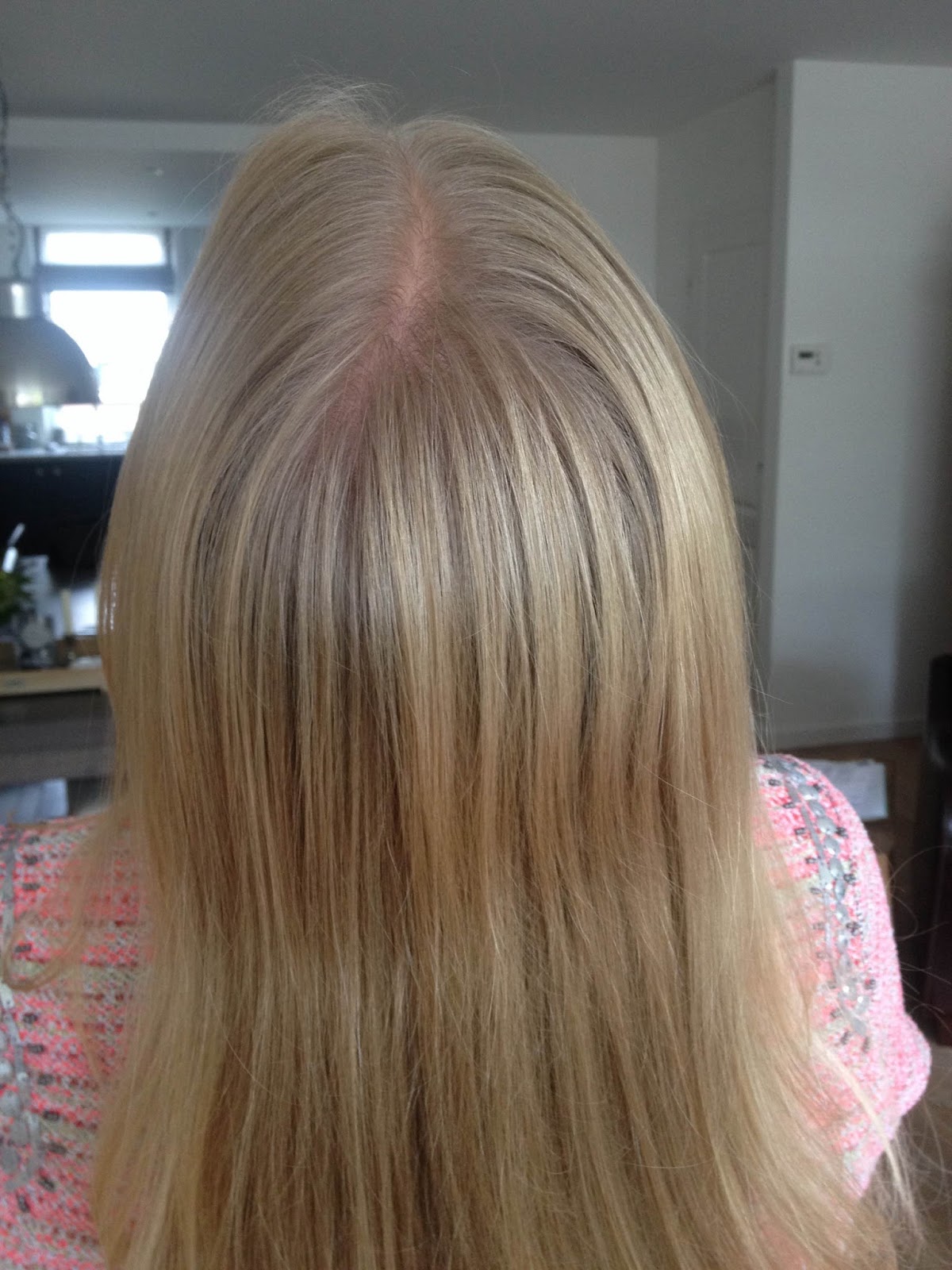 Lipsticks and Life hacks Dyeing your hair with toothpaste