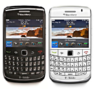 Blackberry Bold 9780 black and white