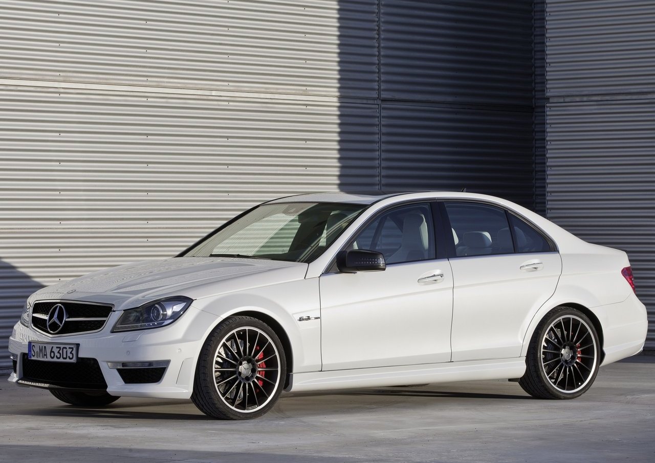 http://2.bp.blogspot.com/-YjwDv46wzeE/ToRfL8rXCOI/AAAAAAAADDY/wGI30jJjLbg/s1600/Mercedes-Benz-C63_AMG_2012_1280x960_wallpaper_19.jpg
