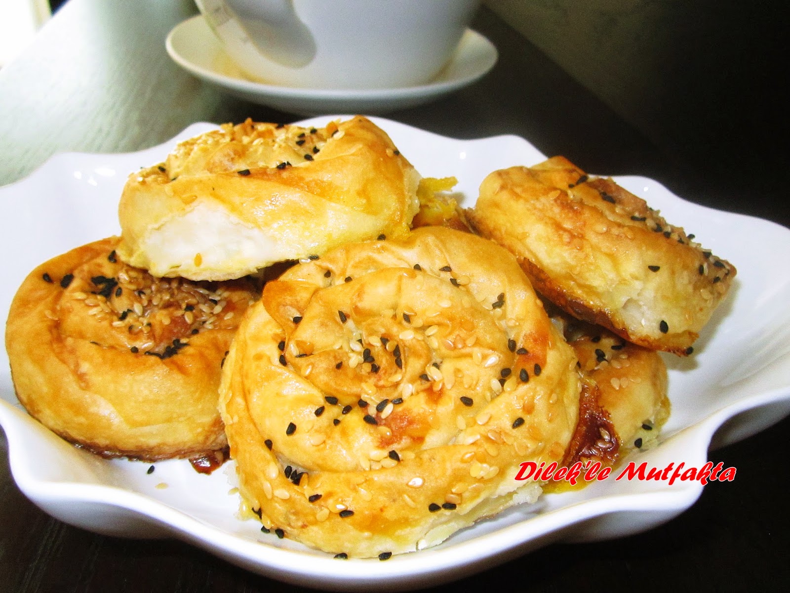 Patatesli, Peynirli Hazır Yufkadan Gül Böreği Dilek�le Mutfakta