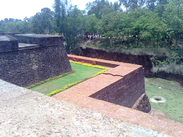cannon balls kannur fort pirangy unda