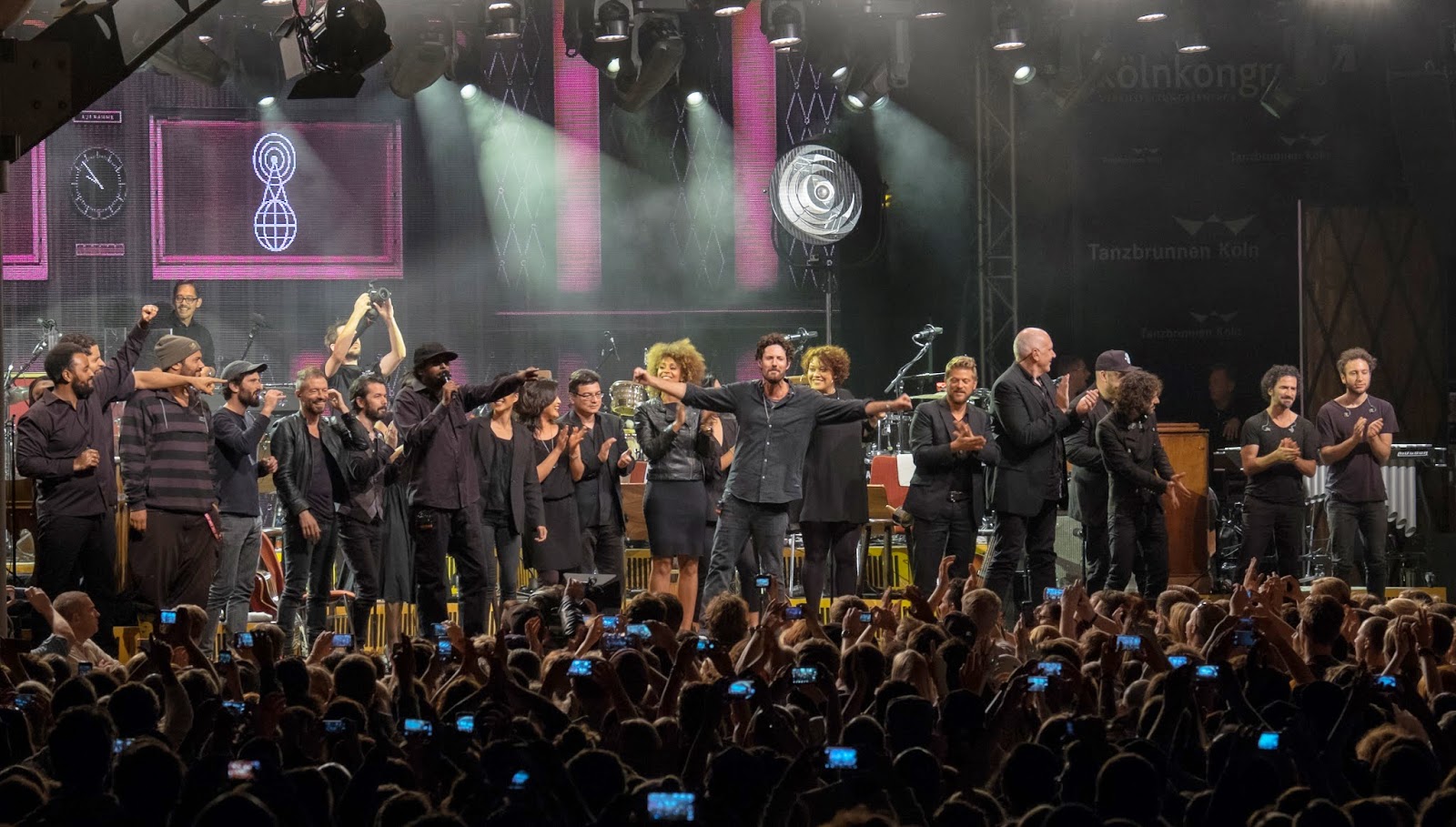 Max Herre Kahedi Radio Orchestra Unplugged Im Kolner Tanzbrunnen