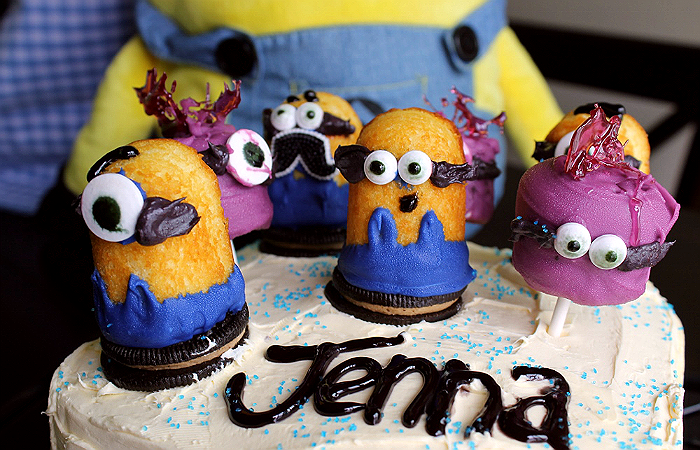 Despicable Me Minion Cake- Marshmallow Evil Minions With Jolly Rancher Hair and Banana Twinkie Minions Atop Oreo Cookies. Visit Site For How To Pins!