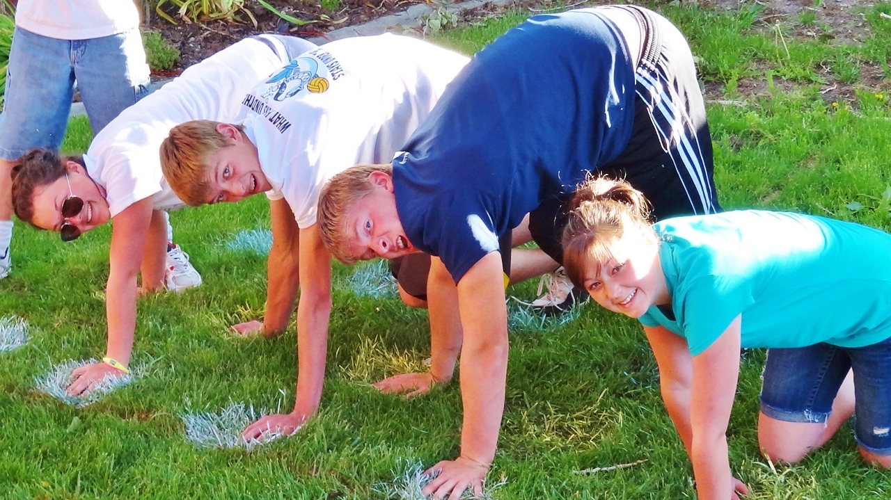 diy outdoor twister game tutorial {birthday bash guest post} Little