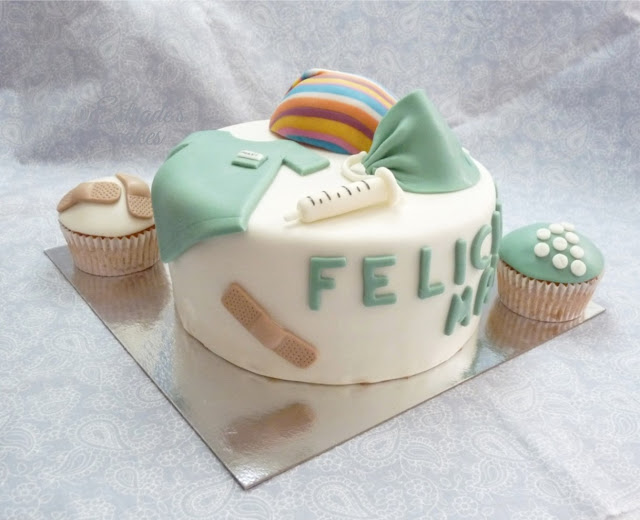 dulces con fondant para enfermera de quirofano