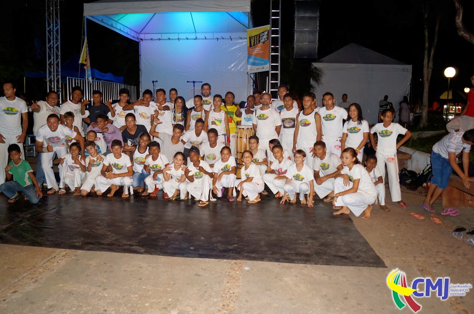 ESCOLA ABADÁ CAPOEIRA UM PEDAÇÃO DO SEU CORAÇÃO SE ENCONTRA AQUI EM PARAUAPEBASI