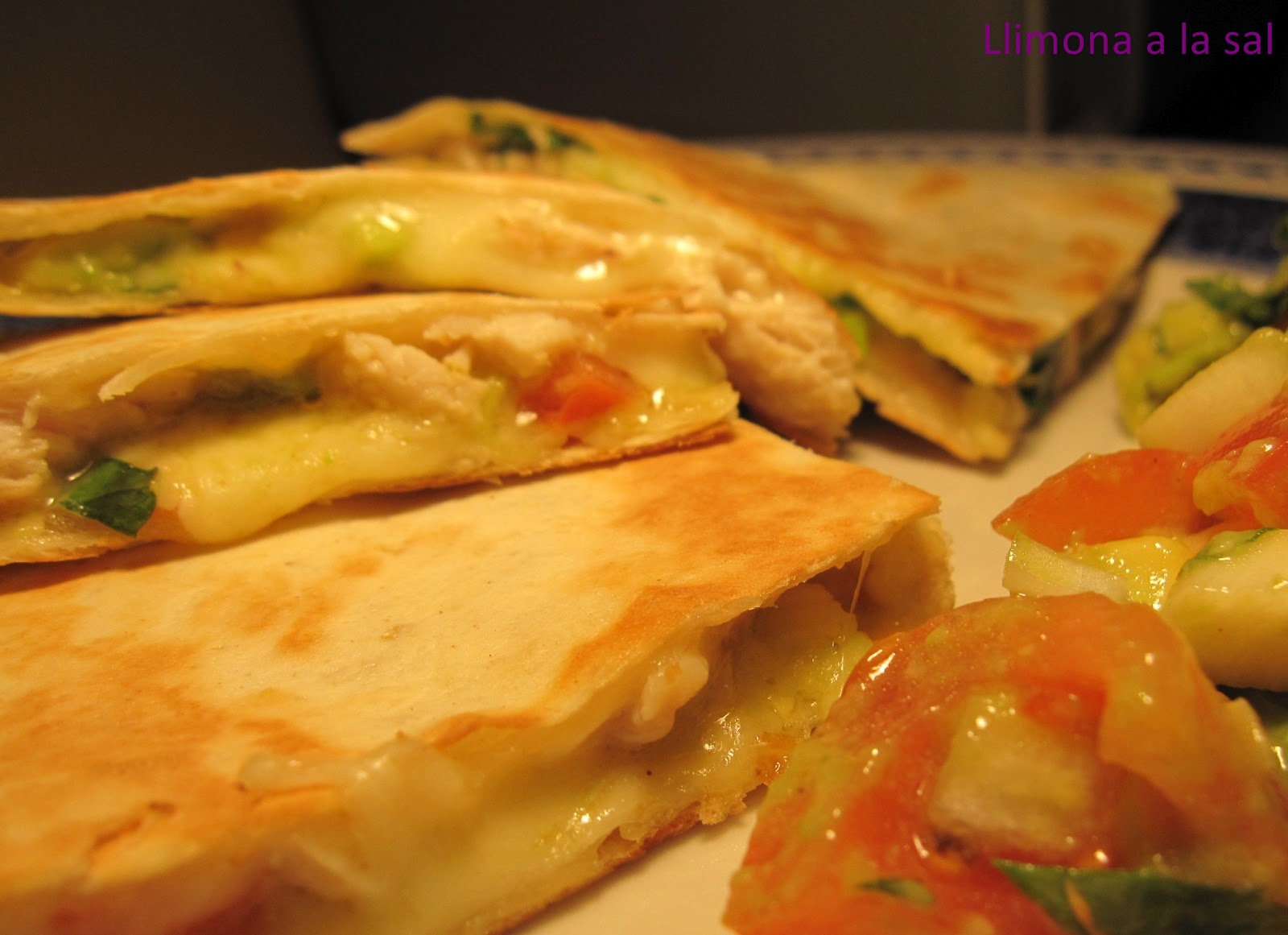 Llimona a la Sal Quesadillas de pollo y aguacate