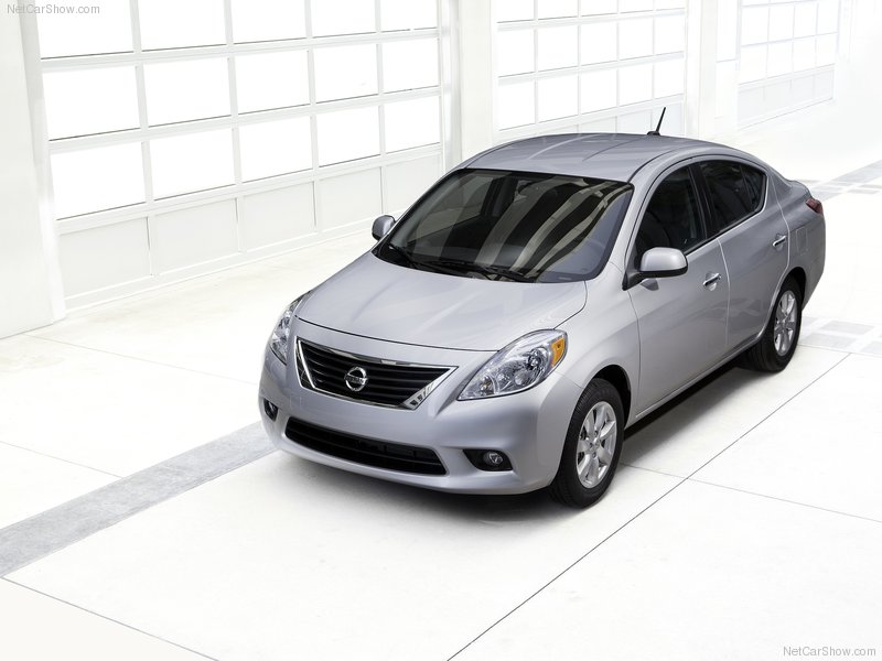 Nissan-Versa_Sedan_2012_800x600_wallpaper_02.jpg