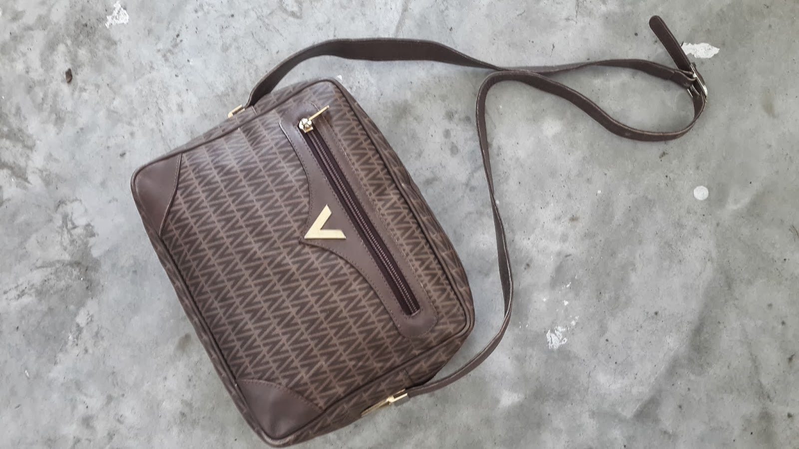 mario valentino sling bag
