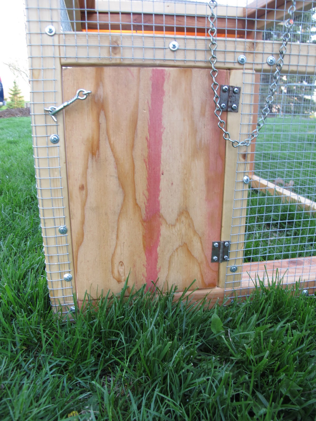 Joe's Garden Journal DIY Outdoor Chicken Brooder / Broody Hen Box