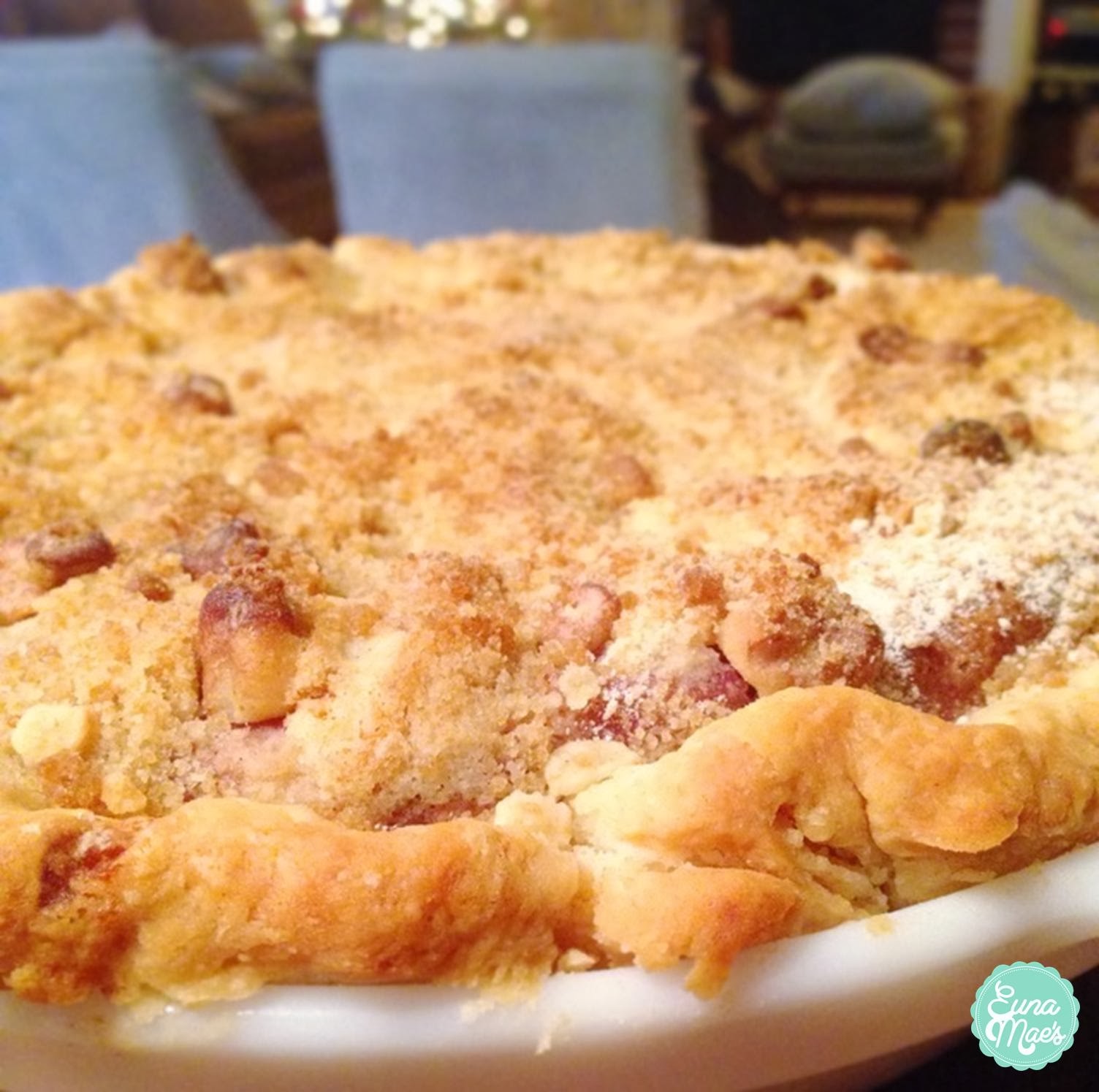 Euna Mae's raspberry sour cream pie with brown sugar crumble