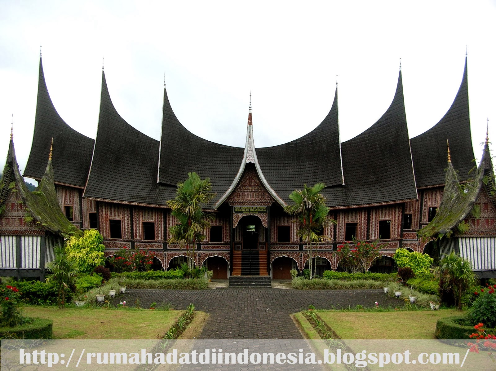 Download this Rumah Adat Gadang Minangkabau Padang picture