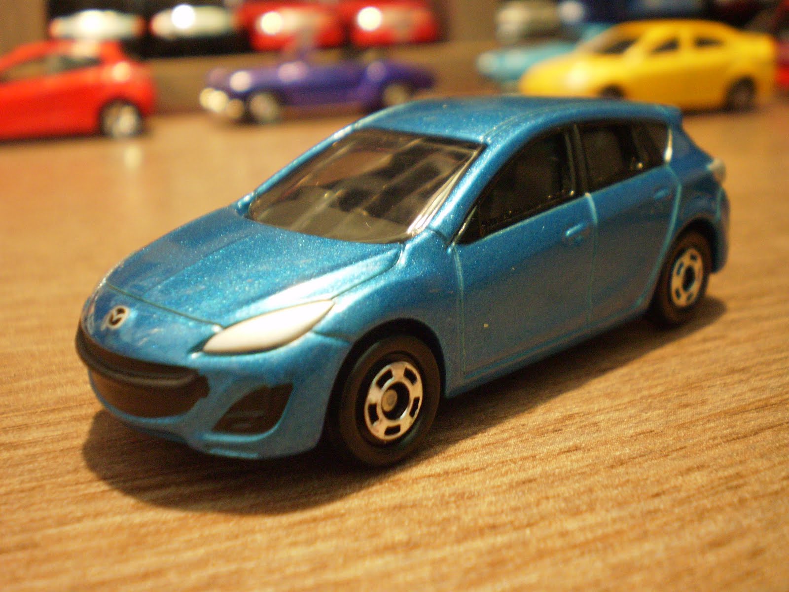 tomica mazda axela
