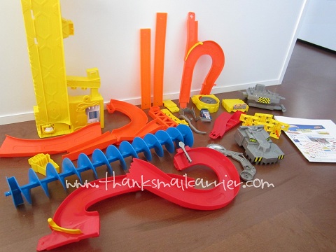 Hot wheel wall track  Hot wheels wall tracks, Hot wheels bedroom, Hot  wheels track