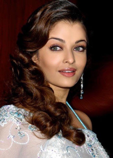 MALAR WORLD: Aishwarya Rai Stills