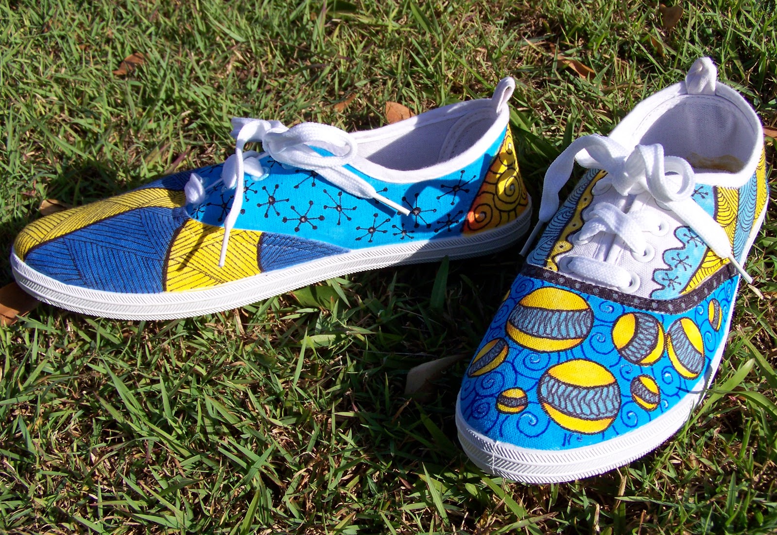 Decorate Cheap Canvas Shoes with Sharpies and Doodling