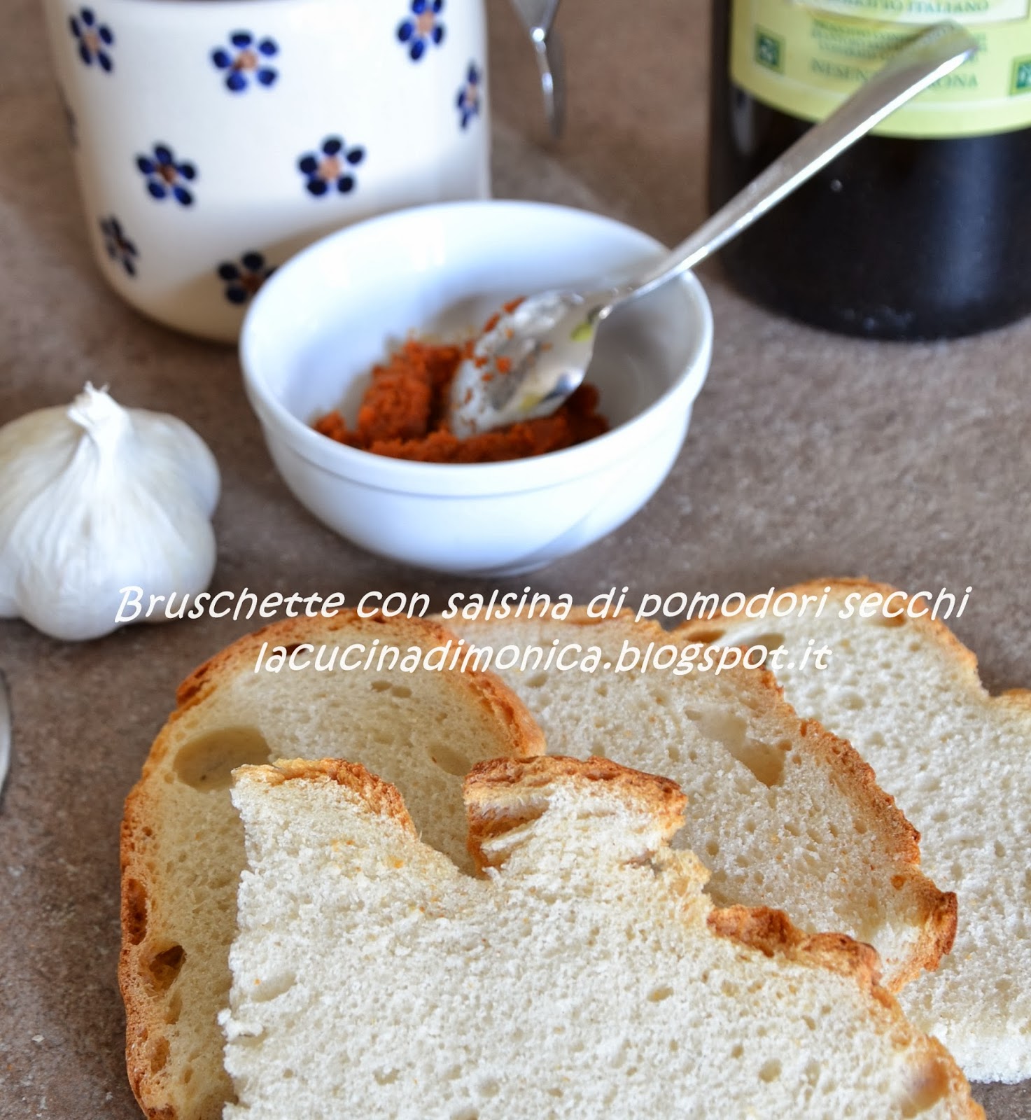 bruschetta con salsina di pomodori secchi