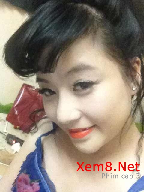 Girl xinh 93 bé My ngực to trắng đang tự sướng chụp lén được em nó