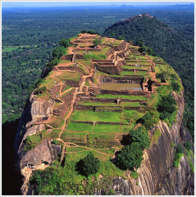 نقره لتكبير أو تصغير الصورة ونقرتين لعرض الصورة في صفحة مستقلة بحجمها الطبيعي