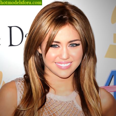 Hot actress Miley Cyrus photos cool pics sexy wallpapers hot legs lips