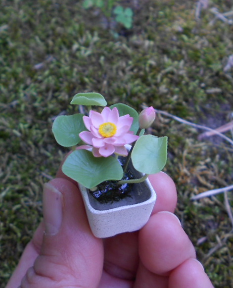 making miniature flowers