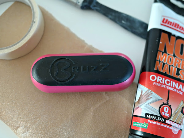 Decorating Must Have: Bruzz Nail Brush 