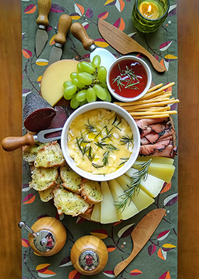 Um delicioso camembert derretido no forno com temperos