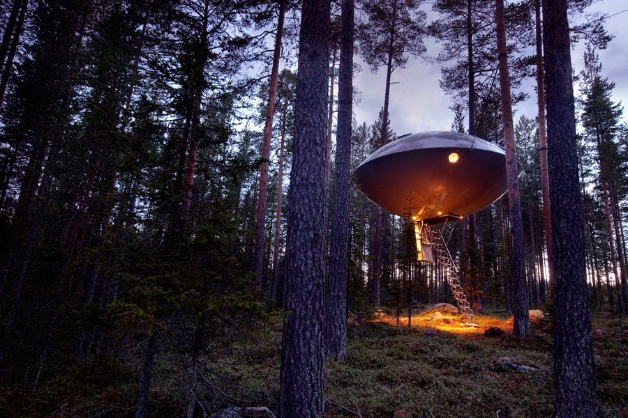 Bangunan Mirip UFO
